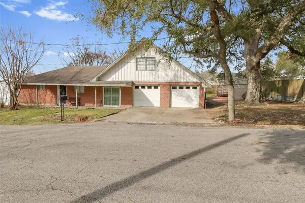 110 S 9th Street, Highlands, TX 77562