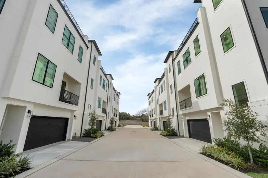 8704 Ojeman Villas Drive, Houston, TX 77055 - Image #3