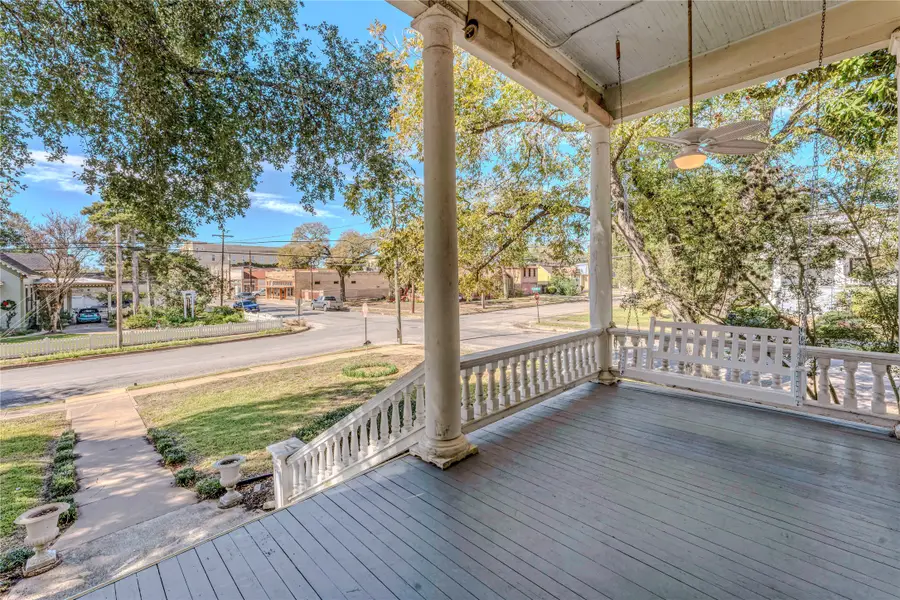 524 Saint Peter Street, Gonzales, TX 78629 - Image #2
