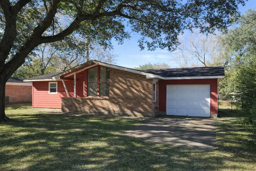 330 Cedar Drive, Hitchcock, TX 77563 - Image #2
