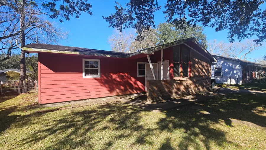 330 Cedar Drive, Hitchcock, TX 77563 - Image #3