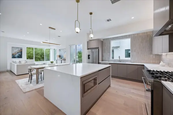 729 W 21st Street #B, Houston, TX 77008