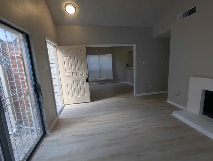 10152 Waterstone Drive, Houston, TX 77042 - Image #2