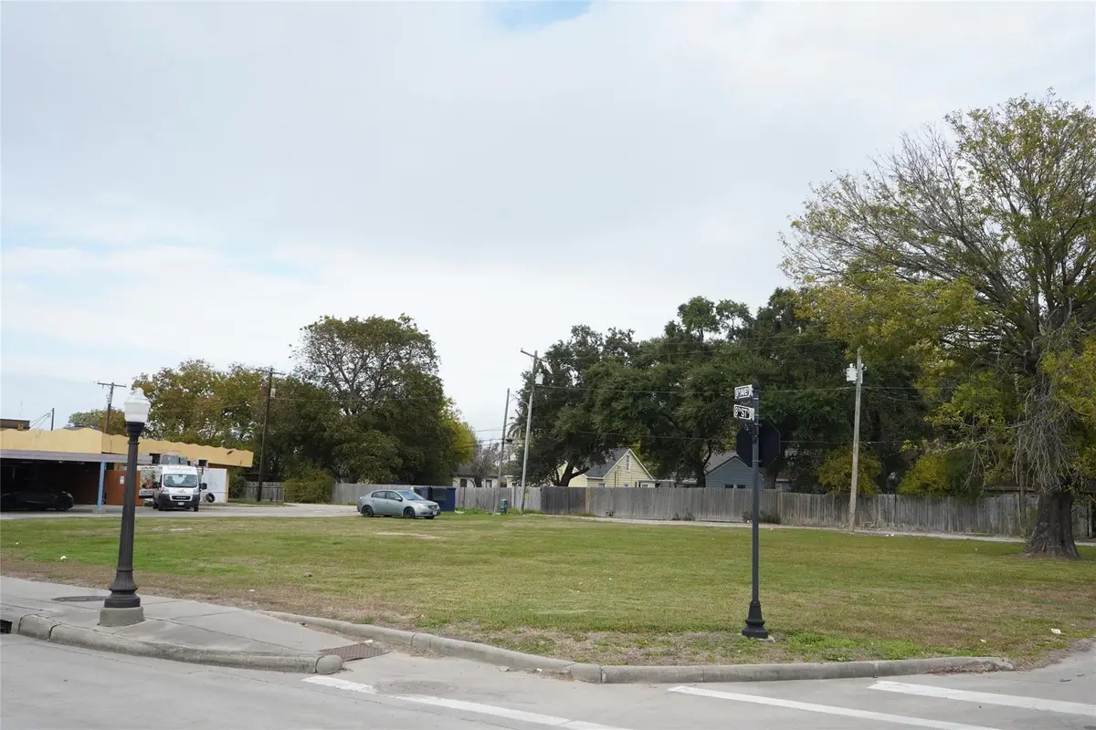 802 9th Avenue N, Texas City, TX 77590 - #1