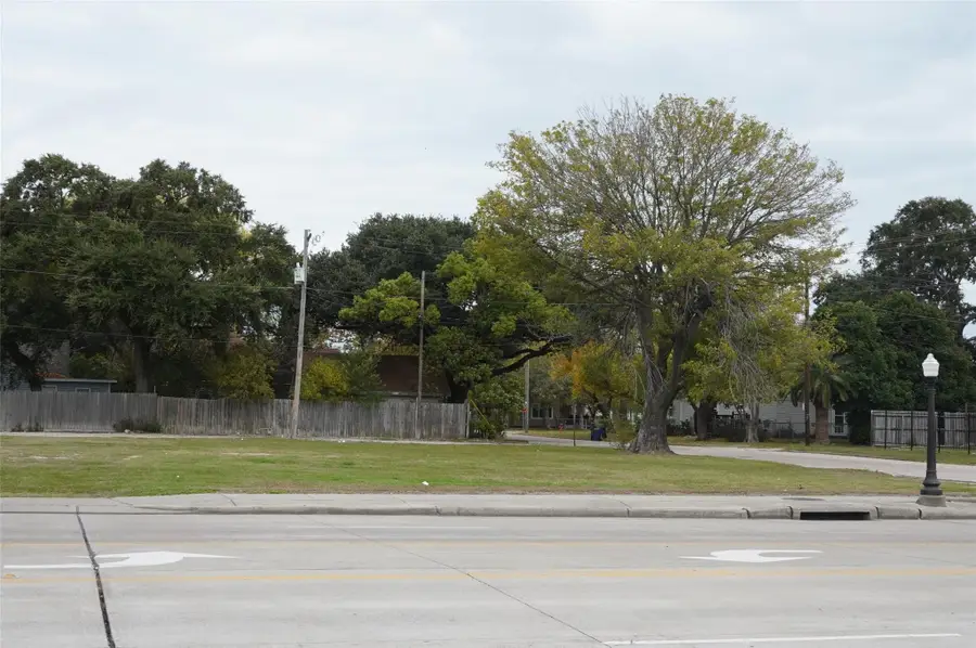 802 9th Avenue N, Texas City, TX 77590 - #3