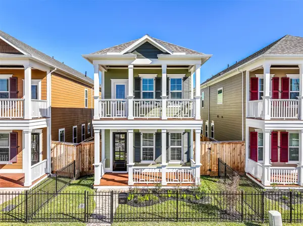 2521 S Houston Avenue, Pearland, TX 77581