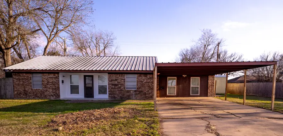 214 N Calhoun Street, Groesbeck, TX 76642 - Image #2