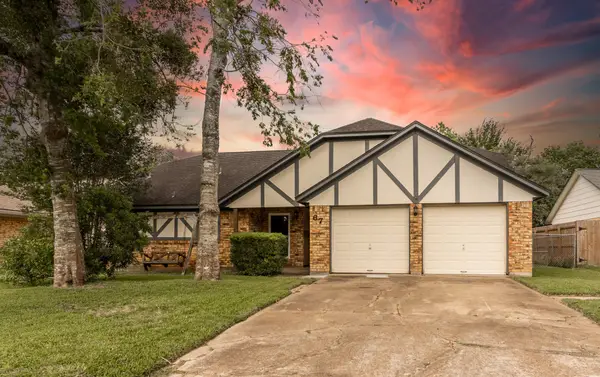 67 Sweetgum Court, Lake Jackson, TX 77566