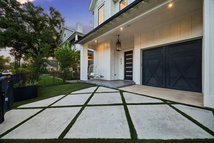 217 W 10th Street, Houston, TX 77008 - #2