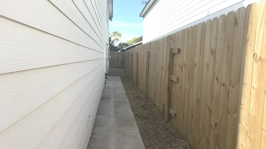 8111 Denton Street #A / B, Houston, TX 77028 - Image #2