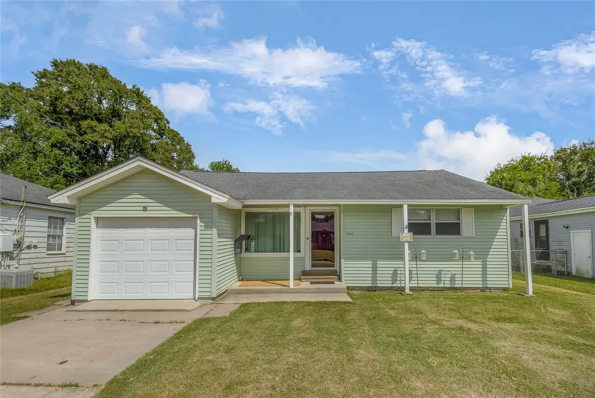 1021 West Drive, Port Neches, TX 77651 - #1