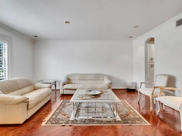 2121 Fountain View Drive #H1, Houston, TX 77057