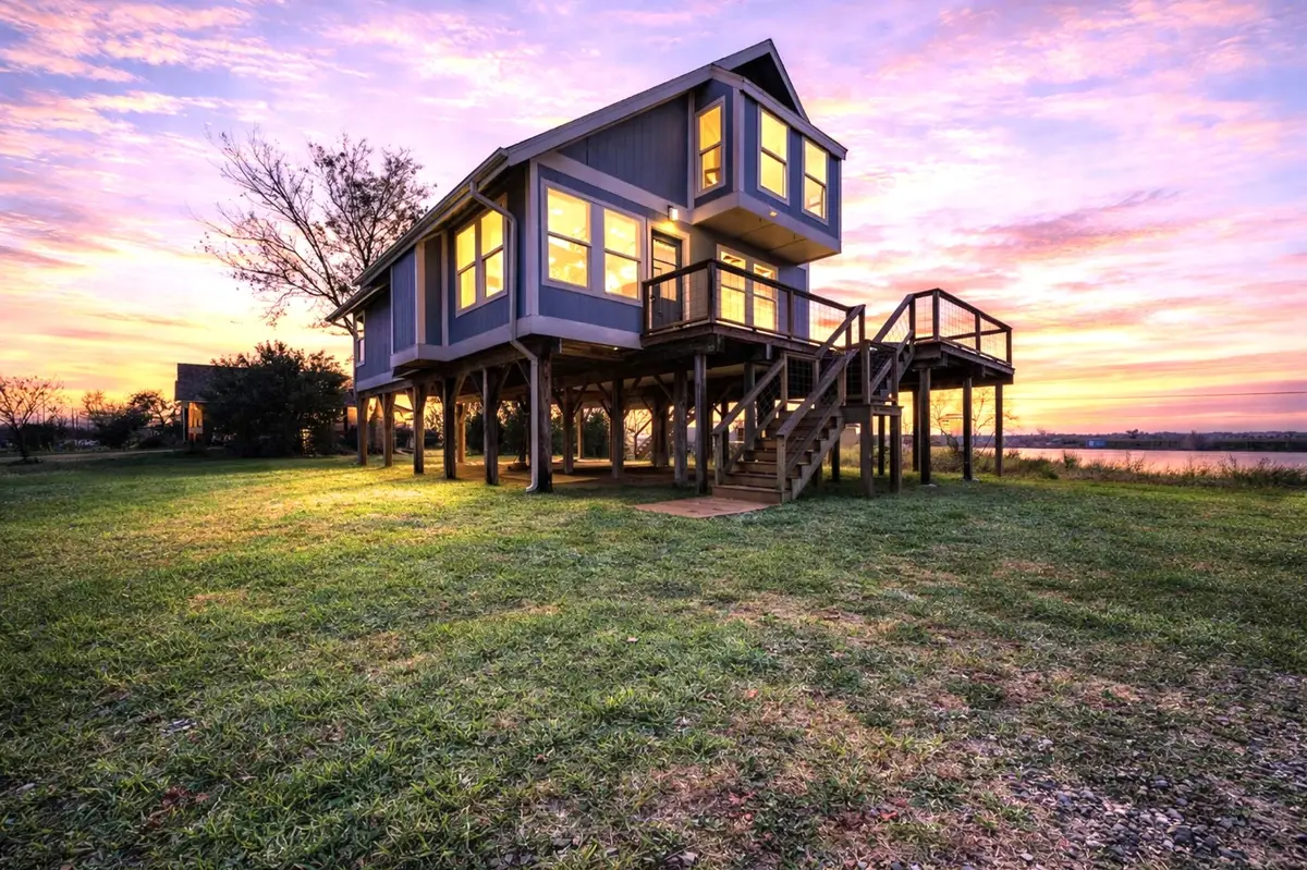 12827 Sandpiper Road, Angleton, TX 77515 - Image #1