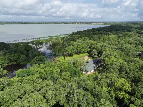 1013 Quail Lane, Eagle Lake, TX 77434