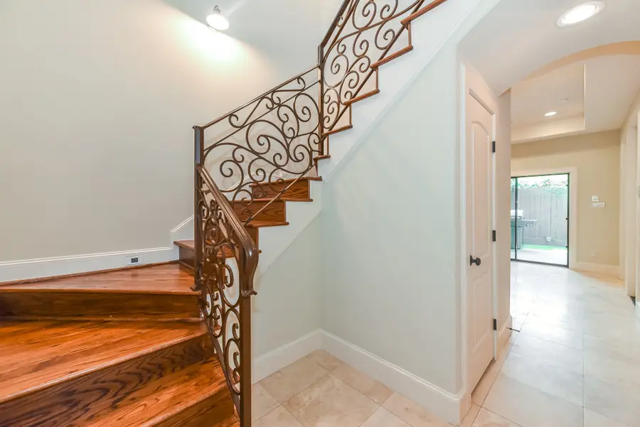 2048 W Main Street, Houston, TX 77098 - #2