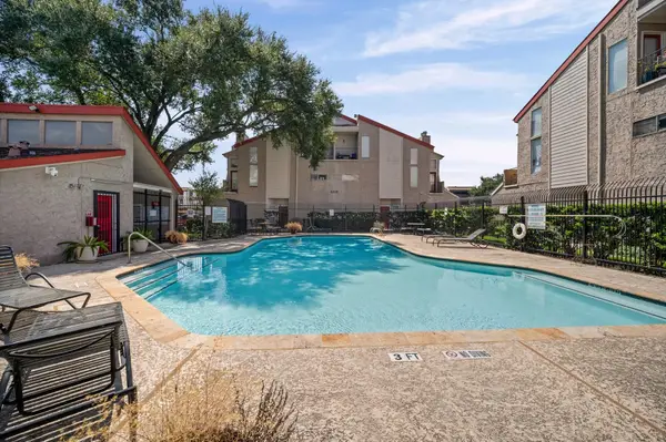 10855 Meadowglen Lane #927, Houston, TX 77042
