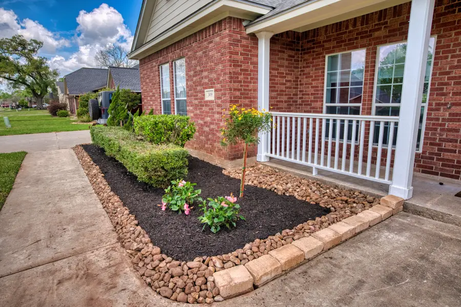 309 Williamsburg, Clute, TX 77531 - #2