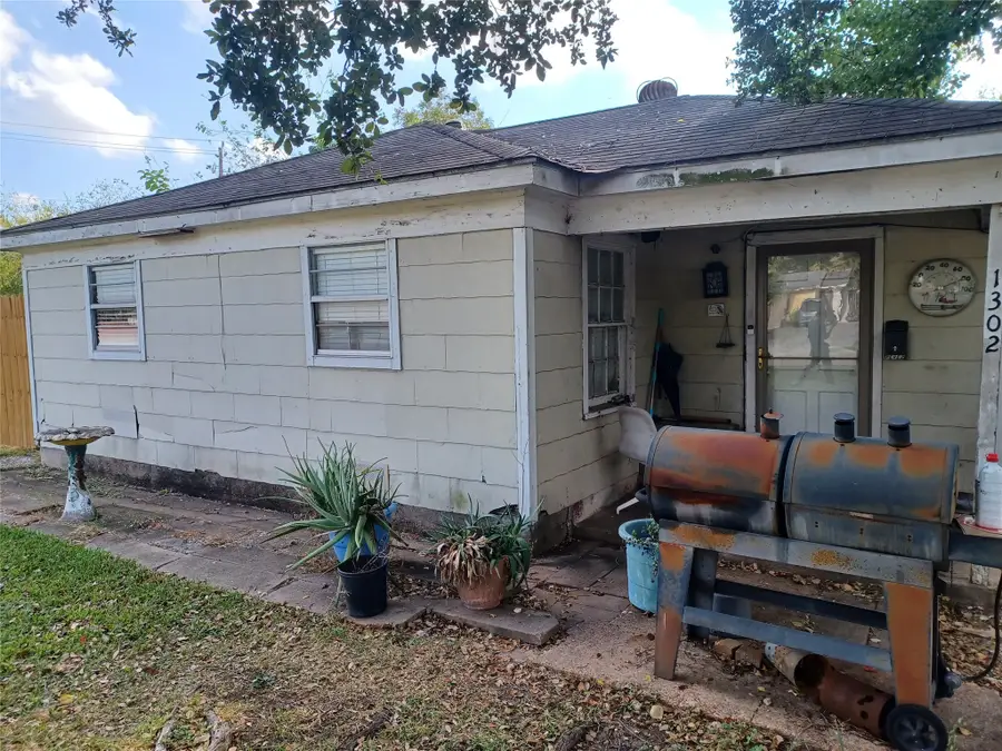 1302 Thomas Avenue, Pasadena, TX 77506 - Image #2