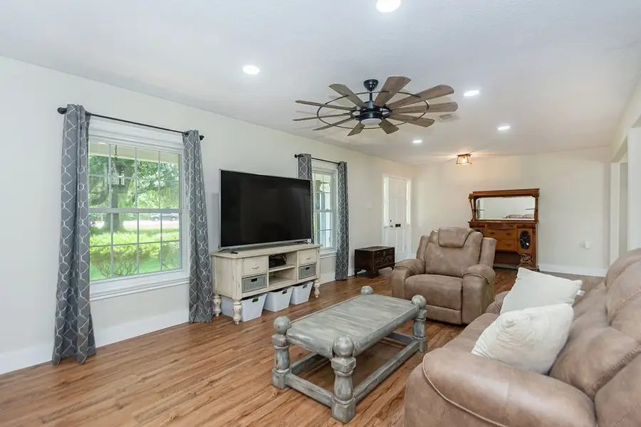 220 Oyster Creek Drive, Lake Jackson, TX 77566 - #2