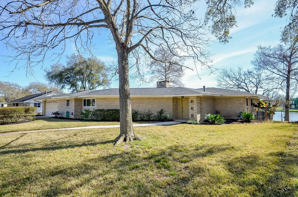 414 Lakeview Drive, Sugar Land, TX 77498 - Image #1