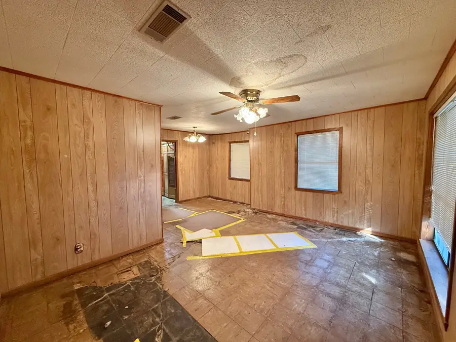 906 Montrose Street, Port Neches, TX 77651 - Image #3