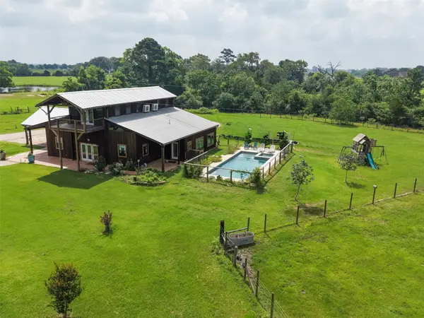 26534 Mitchell Road, Hempstead, TX 77445