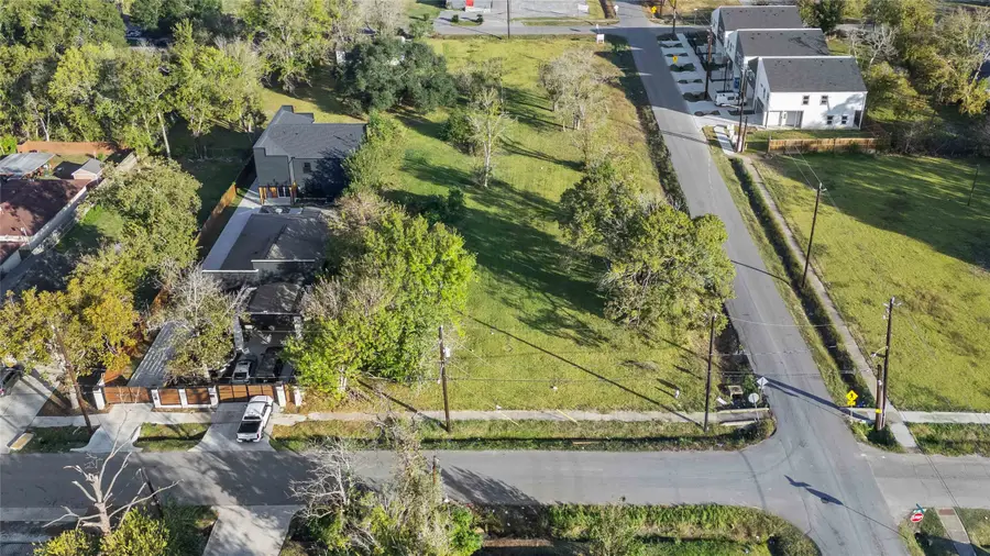 4932 Carmen Street, Houston, TX 77033 - Image #2