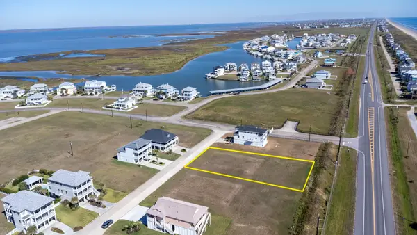 21205 Scissor Tail Lane, Galveston, TX 77554