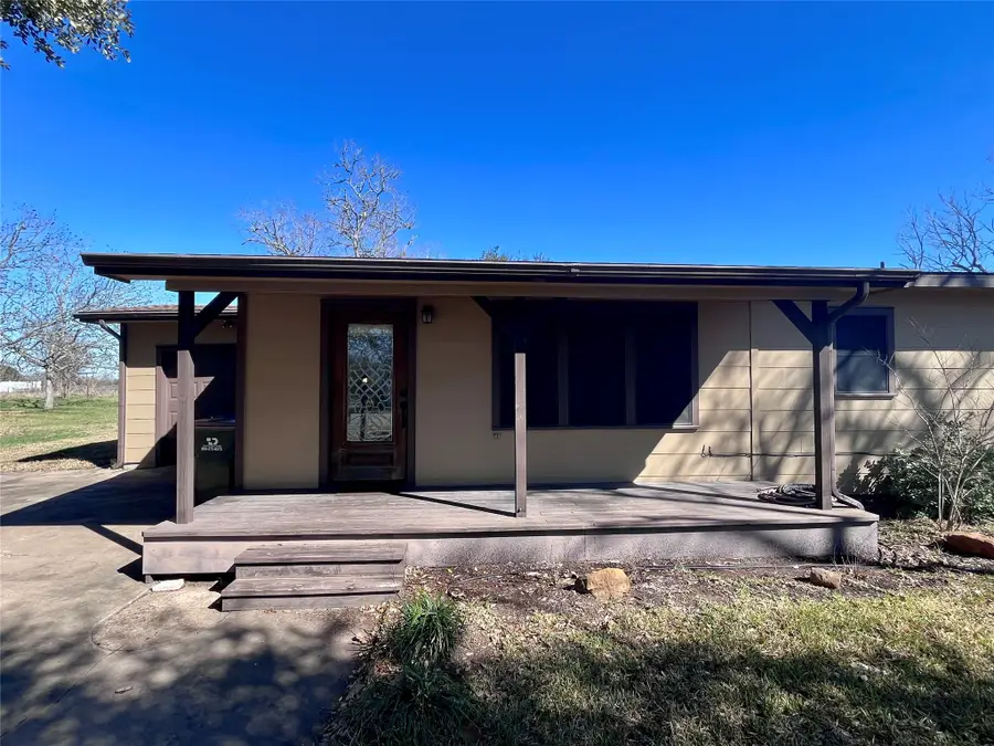 1004 N Center Street, Weimar, TX 78962 - #2