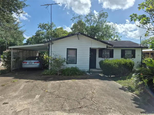 169 2nd Street, Van Vleck, TX 77482