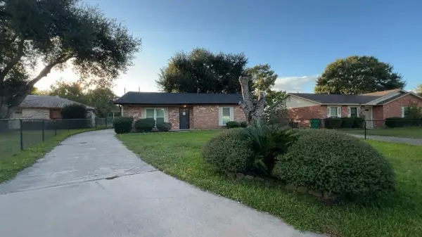 1226 Valley Drive, Angleton, TX 77515