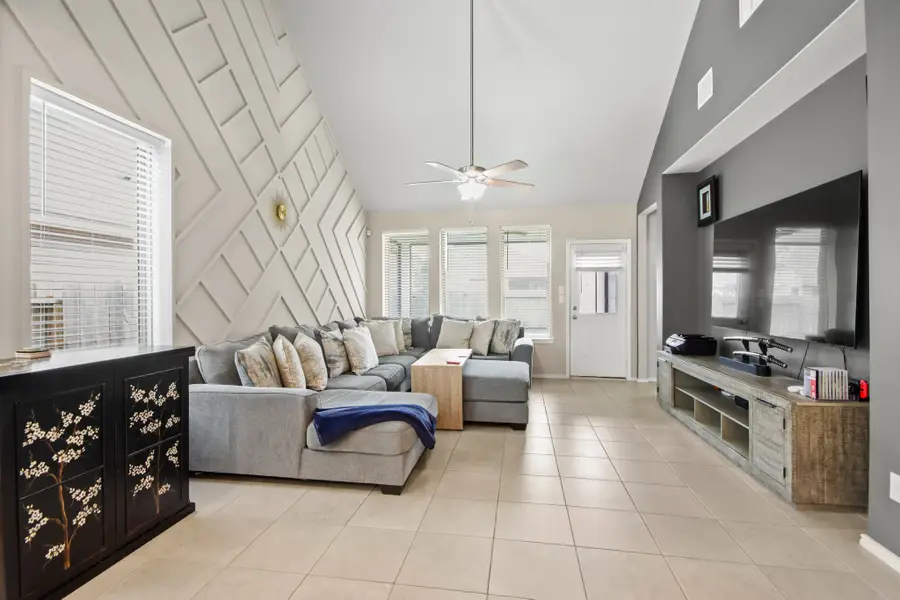 5047 Hazel Orchard Drive, Houston, TX 77066 - Image #3