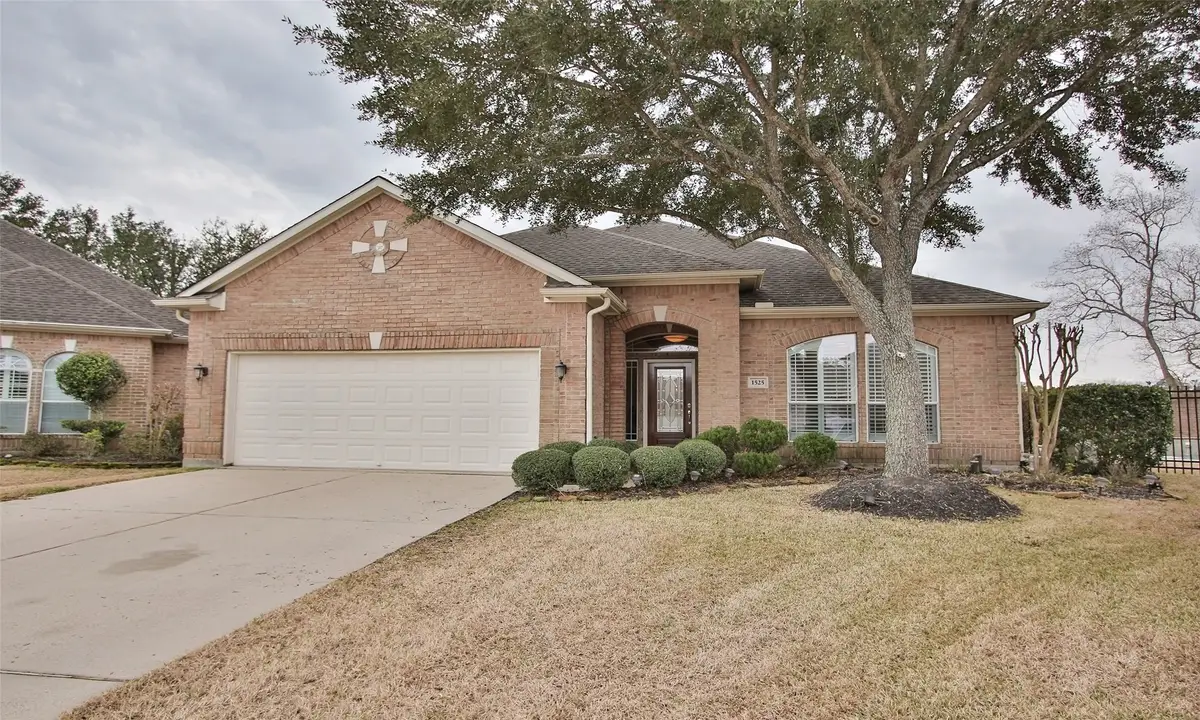 1525 Briar Bend, Friendswood, TX 77546 - Image #1
