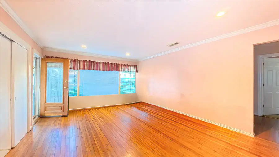 6158 Ridgeway Drive, Houston, TX 77033 - Image #3