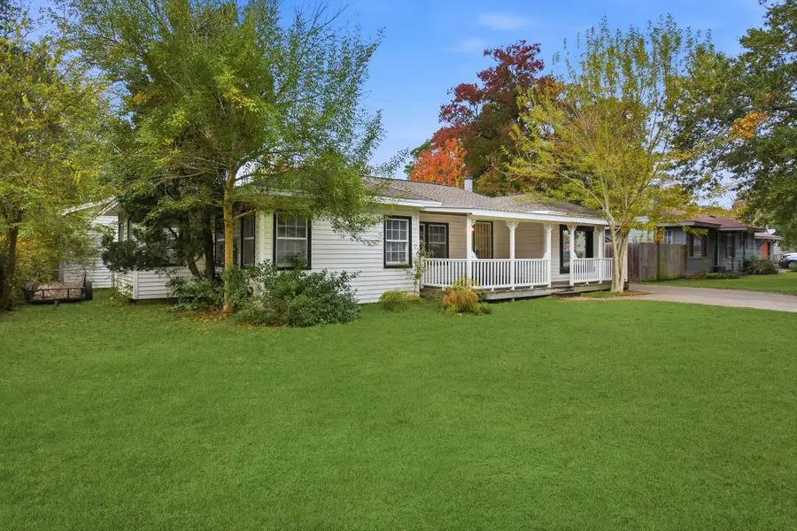 304 Baker Drive, Tomball, TX 77375 - Image #2