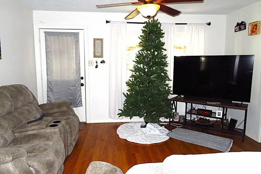 828 Robinson Road, La Porte, TX 77571 - Image #2