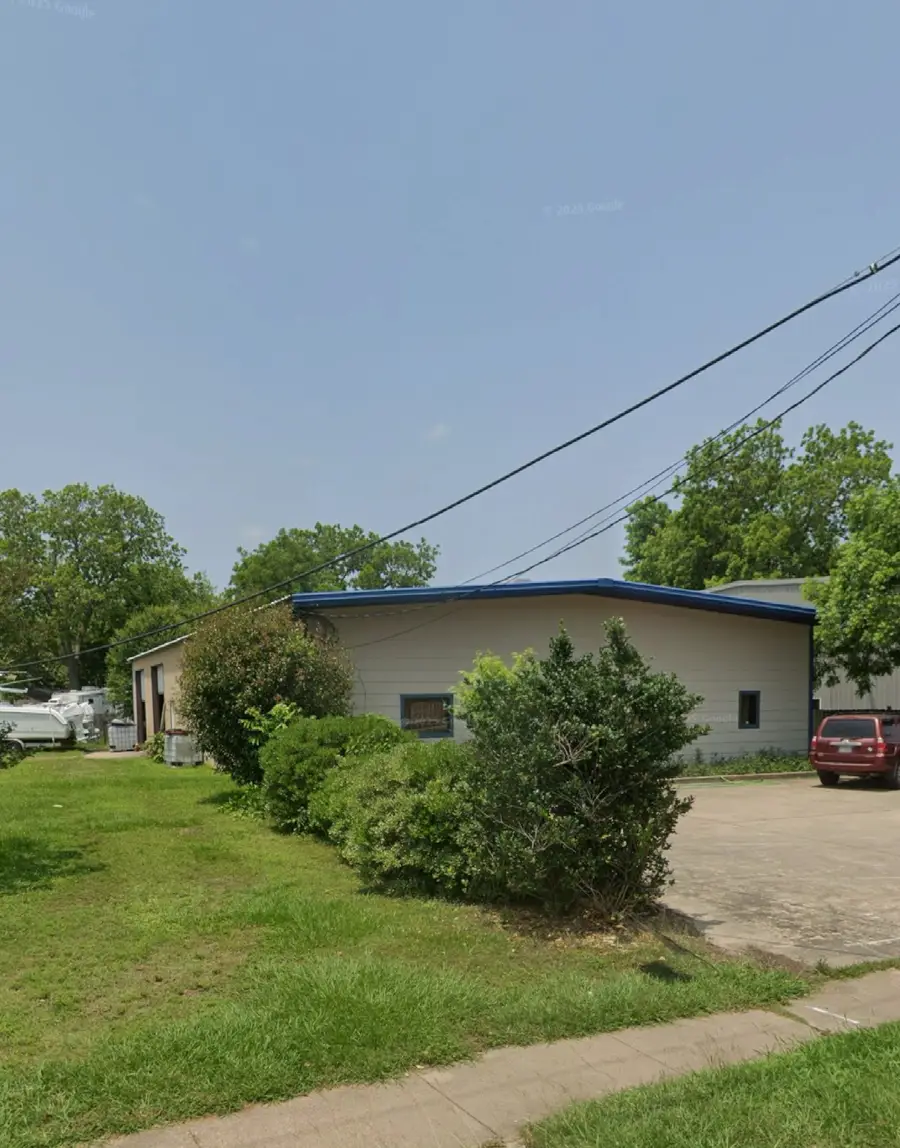 224 E Main Street, Clute, TX 77531 - #2