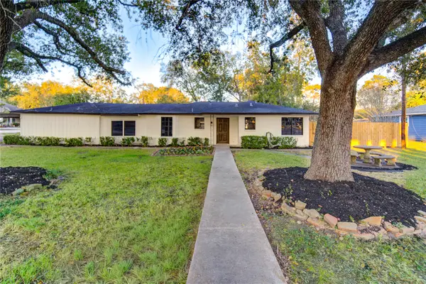 205 Morningside Drive, Friendswood, TX 77546
