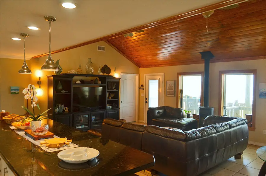 903 S Cove, Crystal Beach, TX 77650 - #3