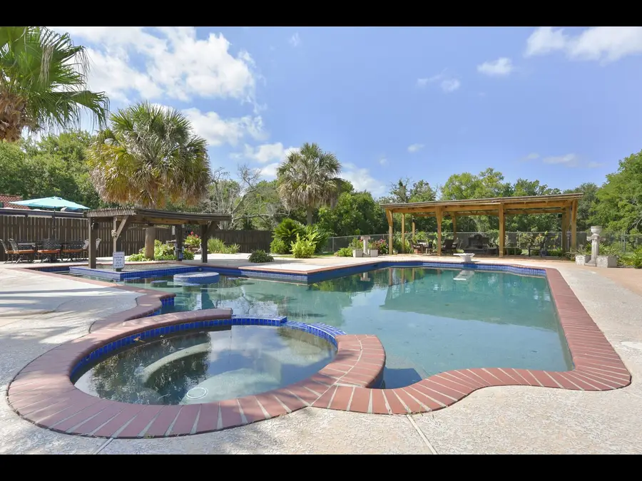 2204 Airline Drive, Friendswood, TX 77546 - Image #2