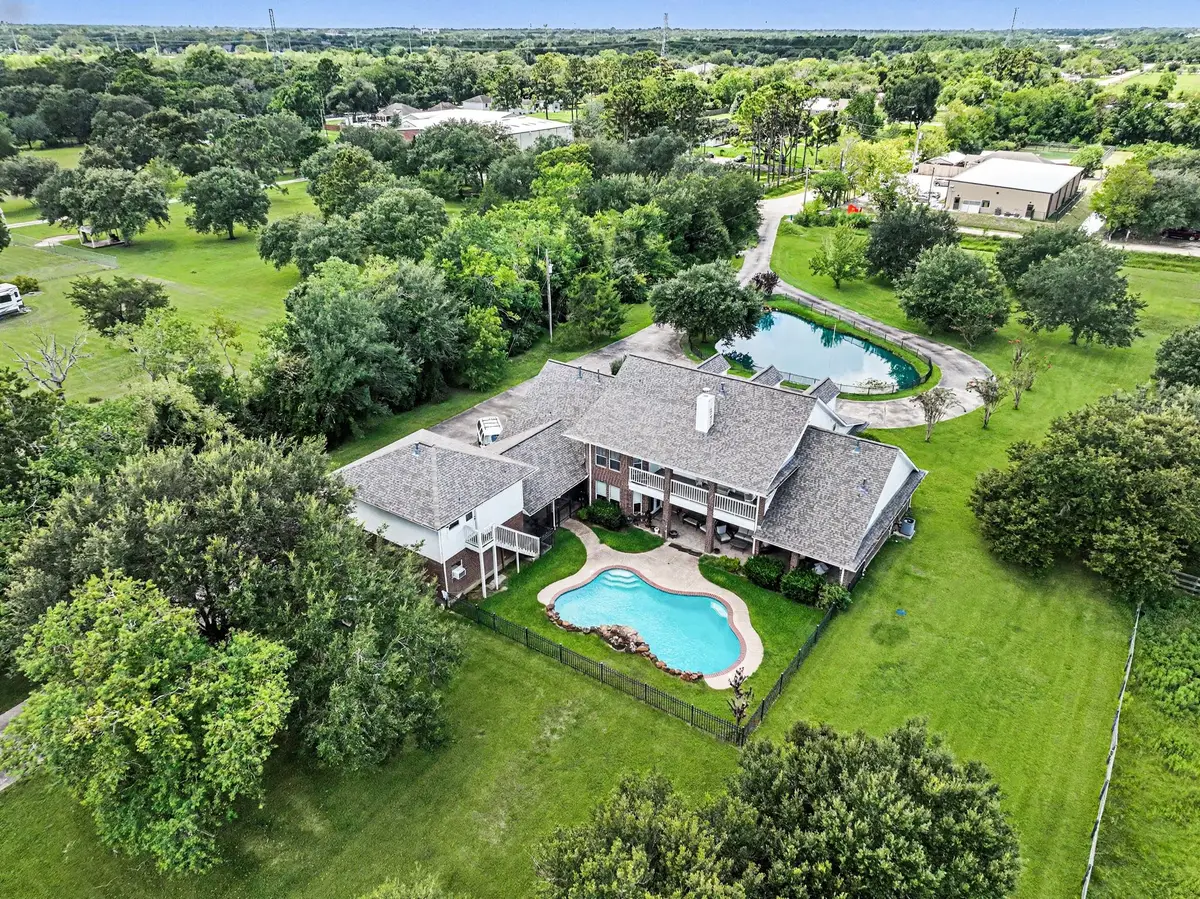 2275 Washington Avenue, Alvin, TX 77511 - #1