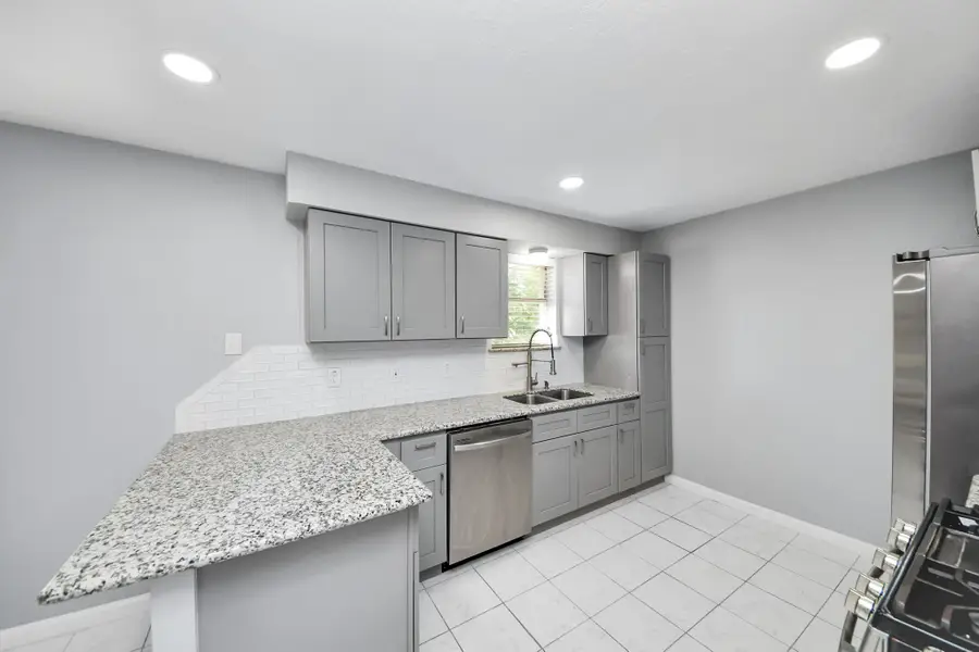 6031 Dellfern Drive, Houston, TX 77035 - Image #3