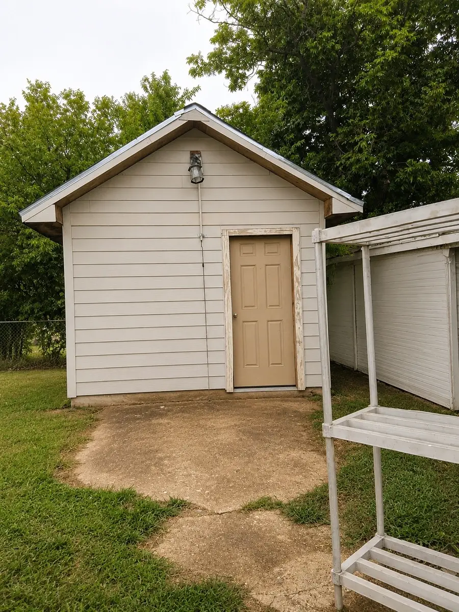1910 Saint Louis Street, Gatesville, TX 76528 - #3