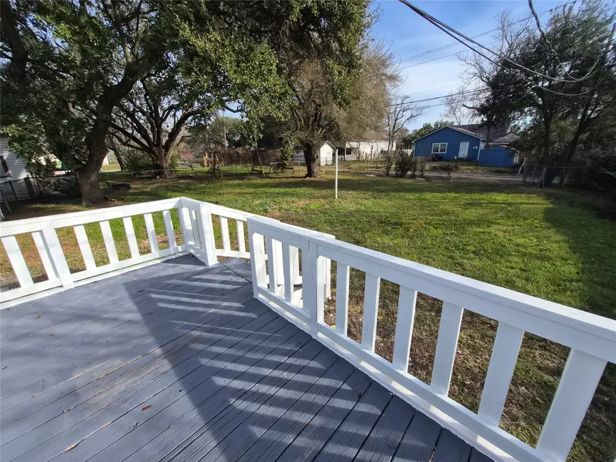 805 17th Ave N W, Texas City, TX 77590 - #2