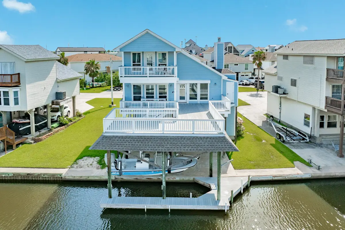 325 Admiral Circle, Tiki Island, TX 77554 - #1