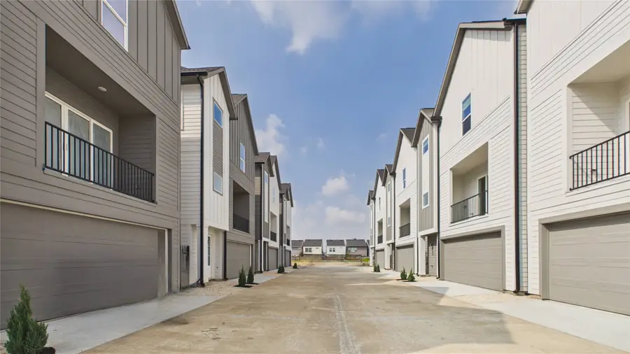 606 Skyland Terrace Way, Houston, TX 77009 - #3