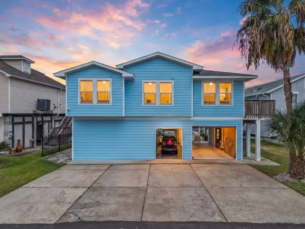 214 Sampan Drive, Tiki Island, TX 77554