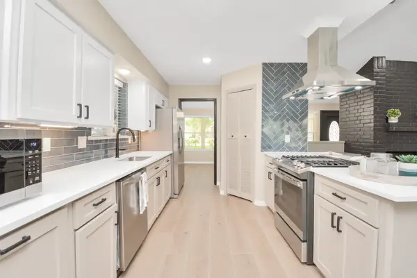 10550 Emnora Lane, Houston, TX 77043