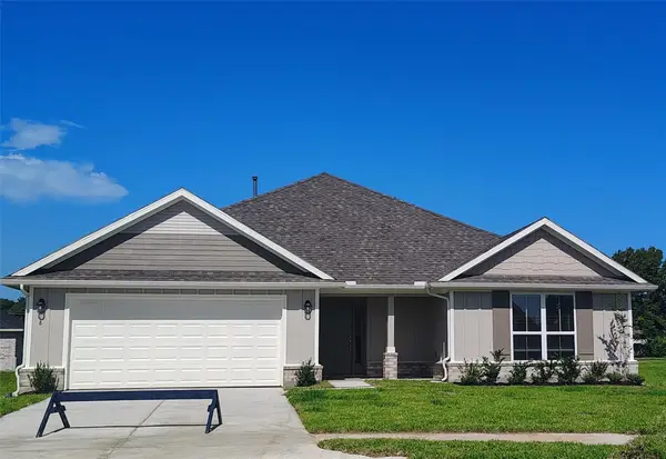 8 Gemstone Court, Angleton, TX 77515