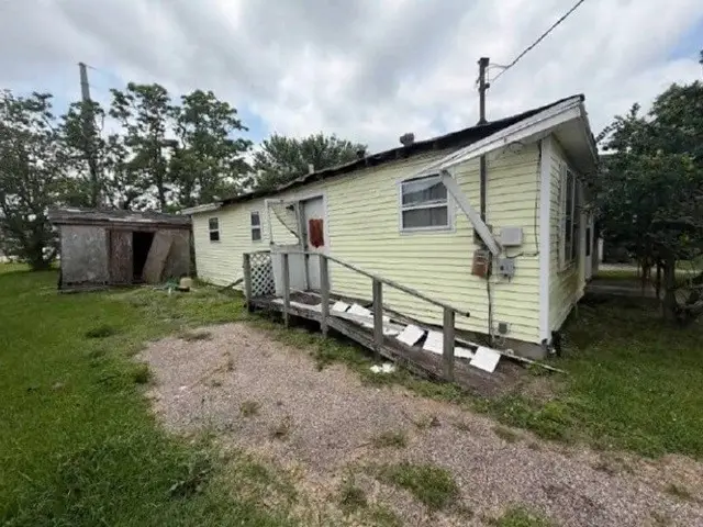 709 W Live Oak Street, Angleton, TX 77515 - #2